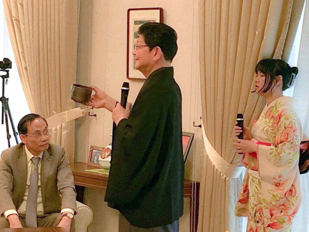 フーラン村で焼いた茶碗が、【日越外交関係】樹立50周年のお茶会でお披露目