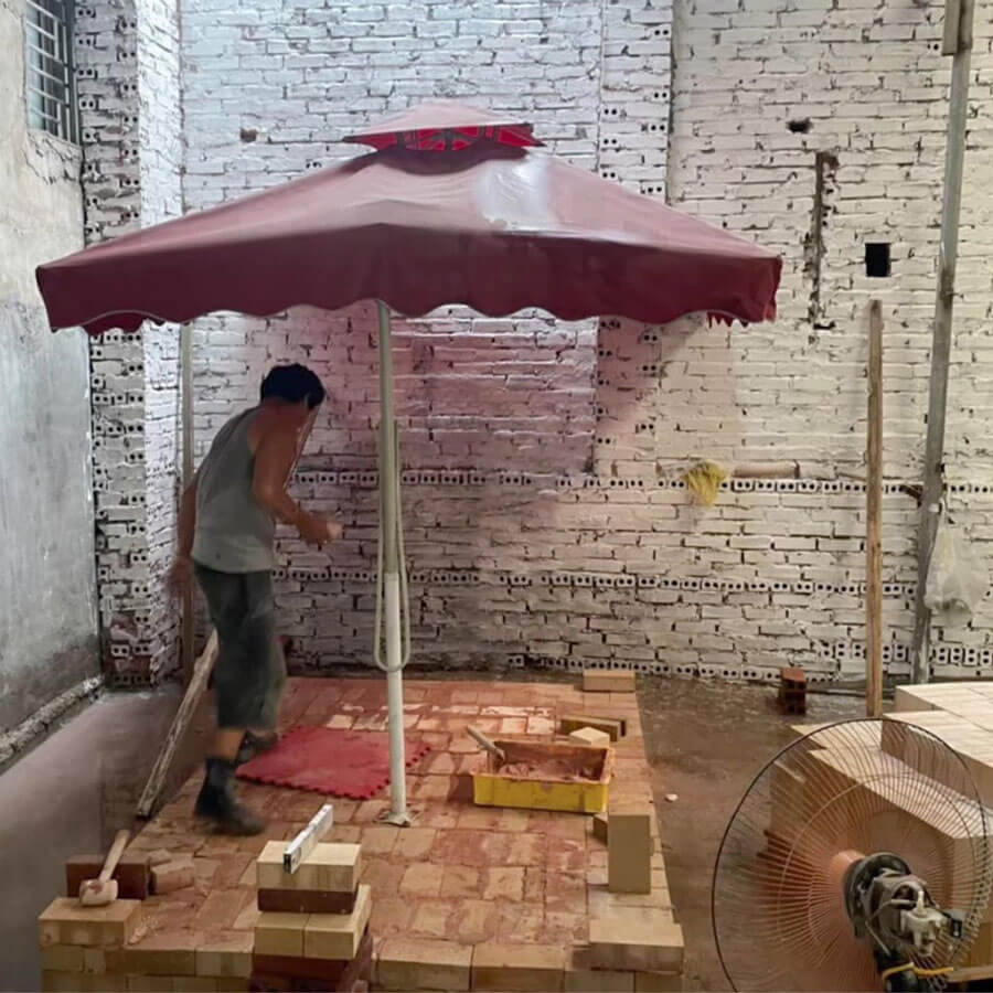 フーラン村で高温で焼ける窯作りに着手