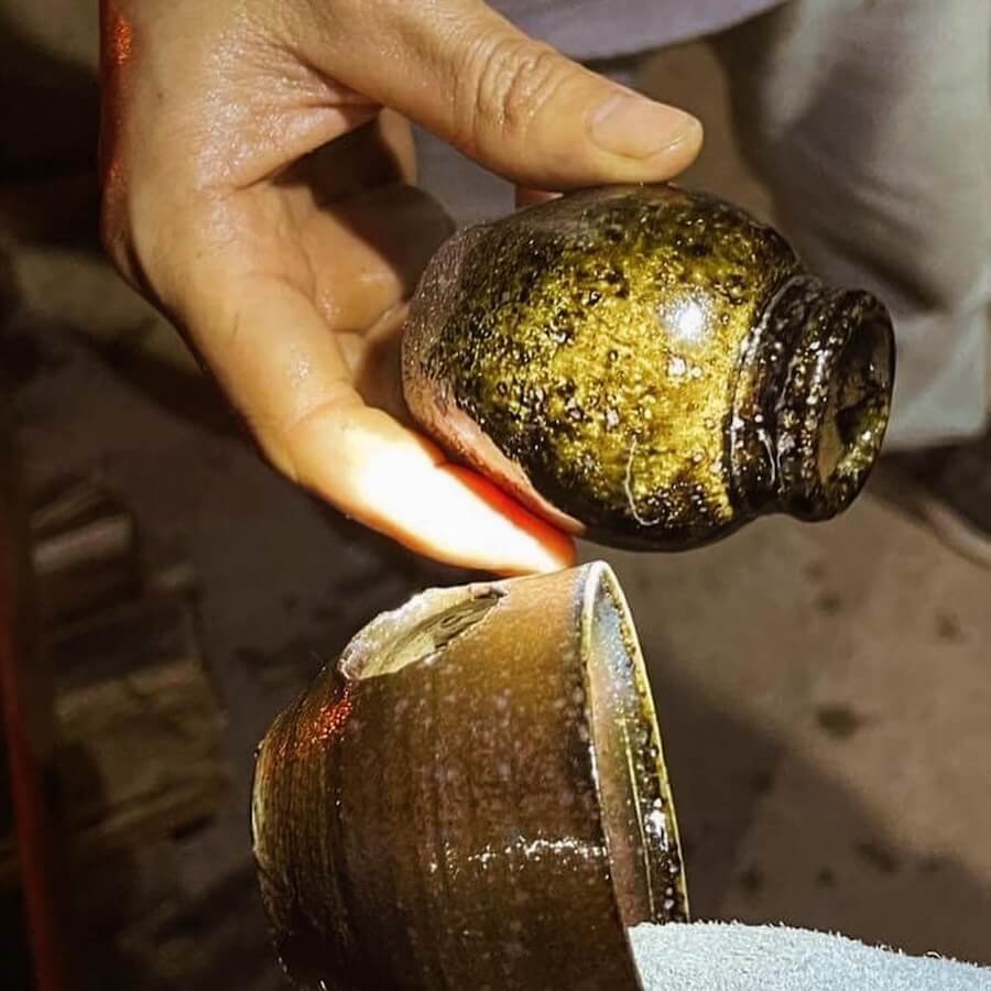 ベトナムで初めての窯焚き。作ったばかりの窯で焼きました