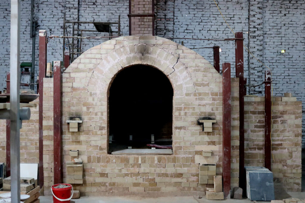 フーラン村に対流式単窯を設置。初焼