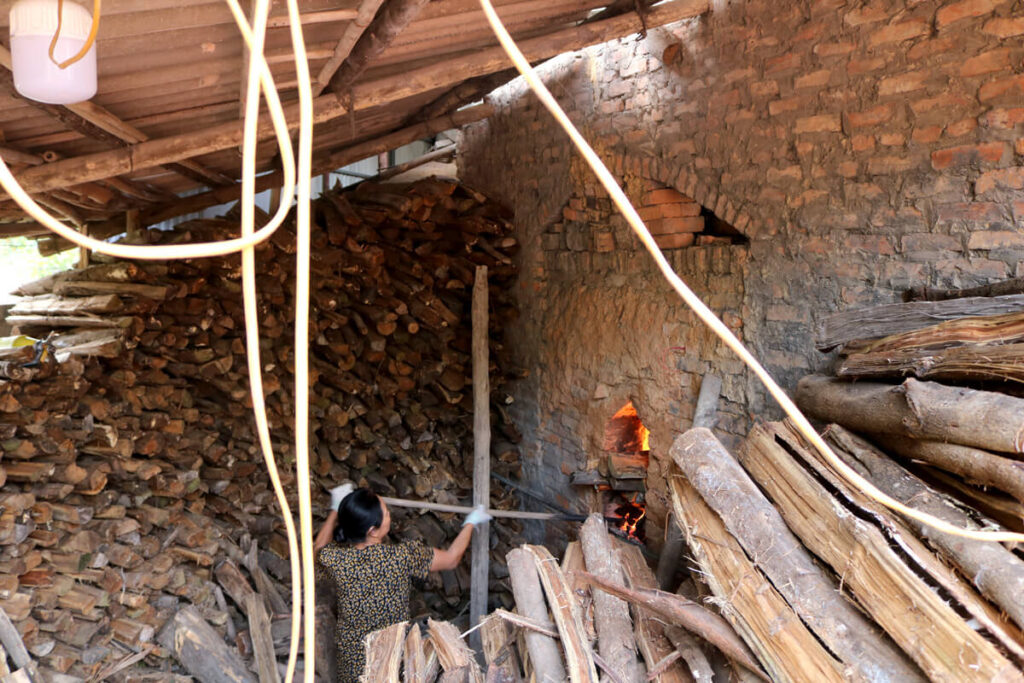 ベトナム フーラン村の薪窯